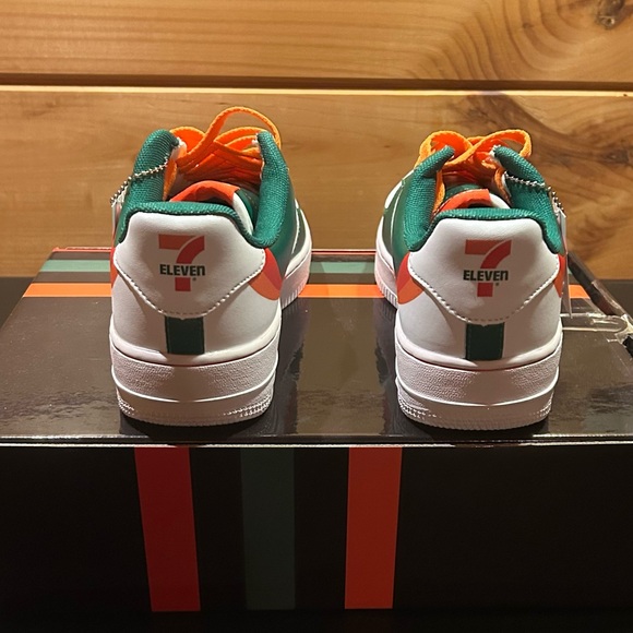 7-ELEVEN Custom, Limited Edition-Shoe Surgeon - Picture 4 of 6